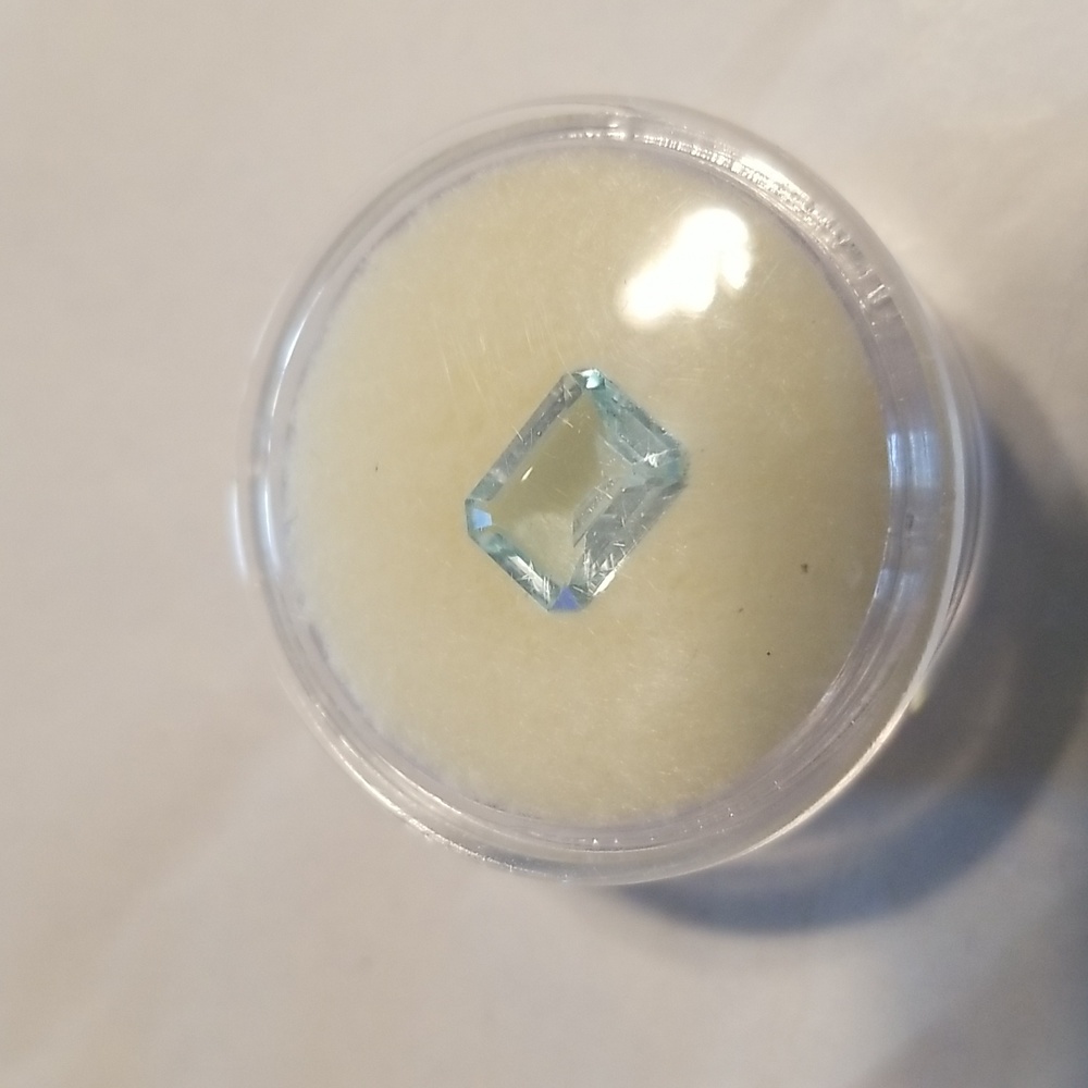 BLUE TOPAZ 9mm X 7mm Approx 3 Ct.Solitaire Gemstone ready for mounting.  NEW